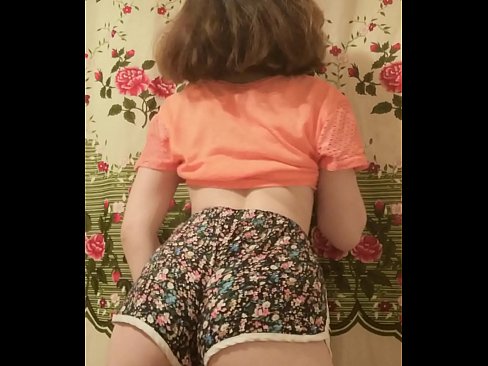❤️ Sexy ung babe tar av seg shortsen på kamera ❤❌ Porno hos oss ﹏